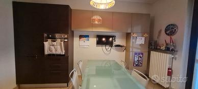 Cucina completa di elettrodomistici