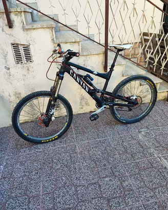 MTB DH canyon torque f8 
