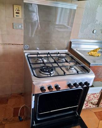 cucina semi incasso 4 fuochi a gas metano  forno