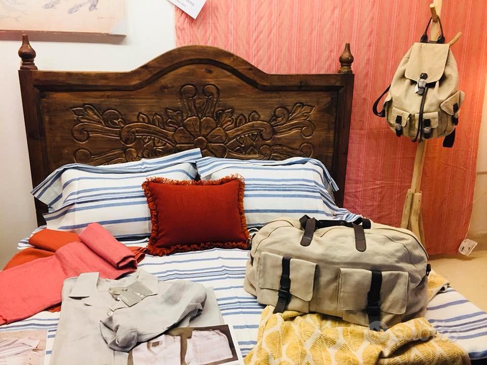 Cuscino per testata letto singolo - Arredamento e Casalinghi In vendita a  Lecce