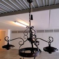 Lampadario antico in ferro battuto
