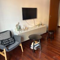 Lotto composto da tv, poltrona, mobile tv