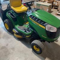 Trattorino rasaerba JOHN DEERE X146R