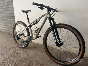 Canyon lux trail 2023 tg S praticamente Nuova.