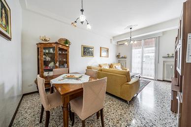 4 LOCALI A REGGIO NELL'EMILIA