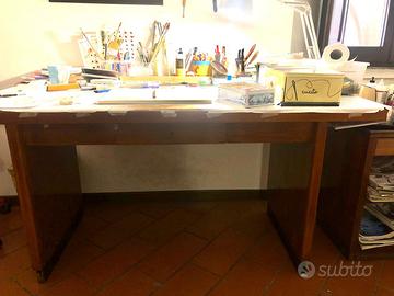Scrivania di modernariato