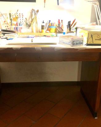 Scrivania di modernariato