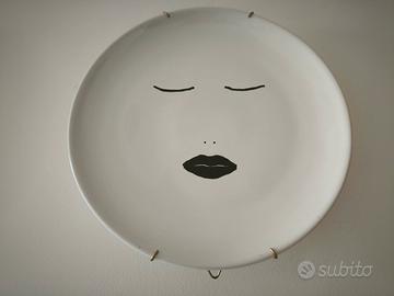 piatti di design "Kiasmo" in ceramica con supporti