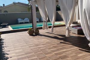 Villa trilivelli con piscina