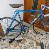bici Bianchi da corsa colore blu
