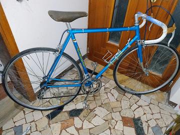 bici Bianchi da corsa colore blu