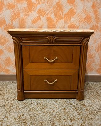 Camera da letto classica: como e due comodini