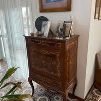 mobiletto bar con intarsi