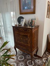 mobiletto bar con intarsi