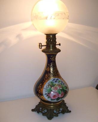 Antica lampada ad olio, in porcellana