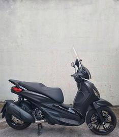 Beverly 300 Deep black 