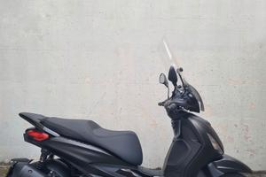 Beverly 300 Deep black 