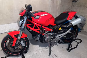 Ducati Monster 696+ rossa