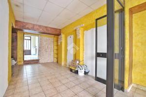 NEGOZIO A LIVORNO FERRARIS