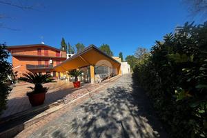 NEGOZIO A MONTESARCHIO