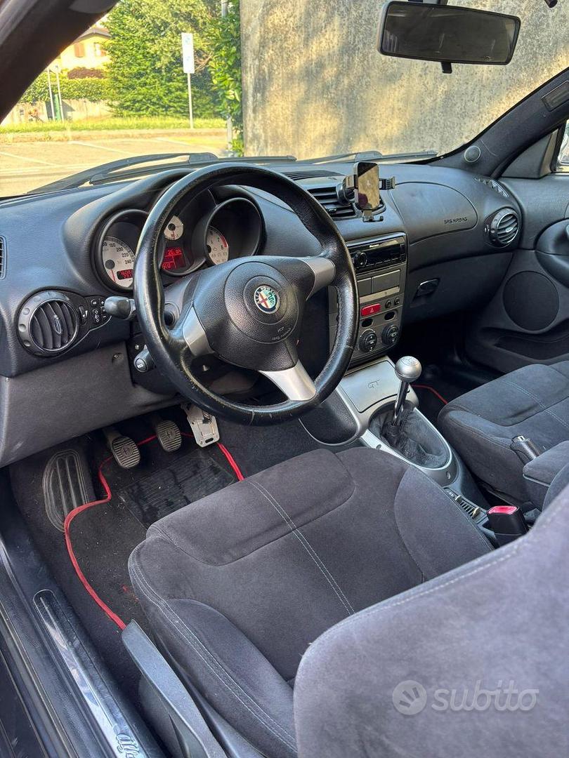 Alfa Romeo Gt 2004 photo 3