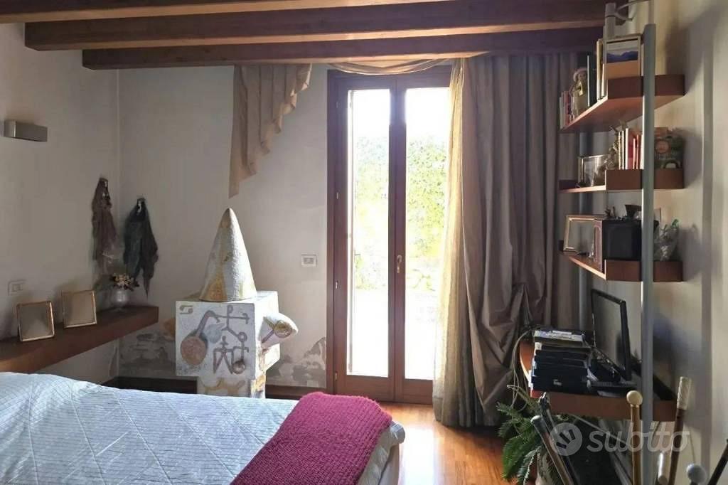 Immobile in asta di 167 m² con più di 5 locali a A - Vista 5