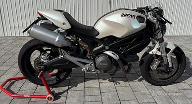 Ducati Monster 696+ (GOMME NUOVE)