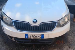 Skoda Fabia incidentata da sistemare 