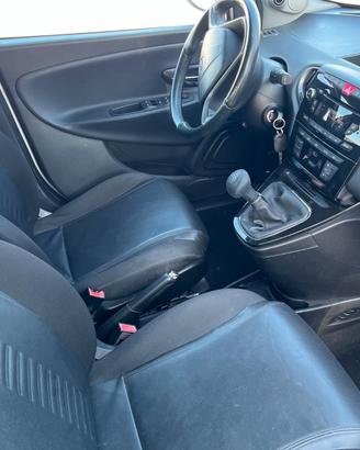 LANCIA Ypsilon 1.3MTJ 95CV(PLATINUM)X Neopatentati