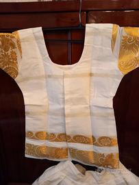 Vestito tradizionale indiano in cotone con ricami