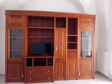 Parete attrezzata per soggiorno.