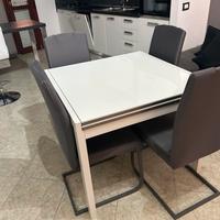 Tavolo allungabile con 8 sedie