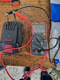 BATTERIA E CARICATORE YAMATO 16V E TRAPANO ROTTO