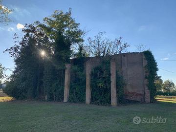 Rustico / Casale di 242 m² con 5 locali e box auto