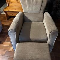 Poltrona con sistema alzagambe