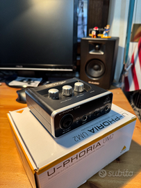 BEHRINGER U-PHORIA UM2
