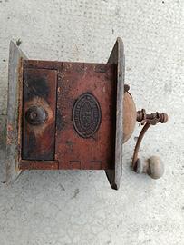 Antico macinino da caffè marca PB