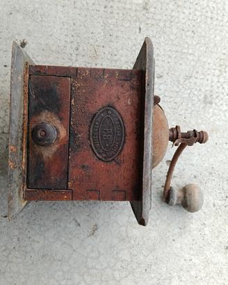 Antico macinino da caffè marca PB