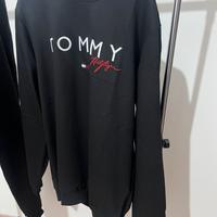 Tuta completa Tommy Hilfiger.