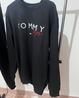 Tuta completa Tommy Hilfiger.