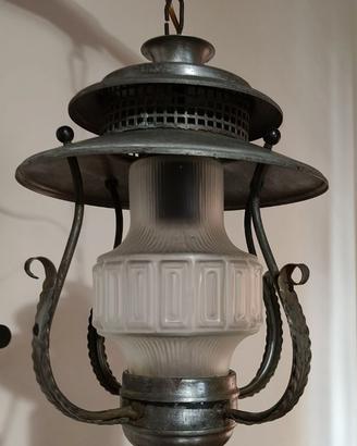 Lampadario vintage in metallo lavorato, anni 30/40
