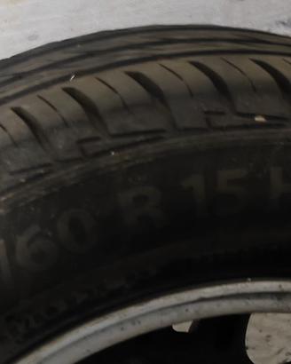 2 pneumatici 185/60R15 HXL montati su Clio