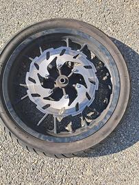 Ruote moto 100/80 e 130/80 R17
