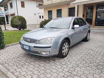 Ford Mondeo 2.0 I 16 V 5P GHIA