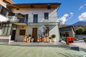 CASA SEMINDIPENDENTE A CALOLZIOCORTE