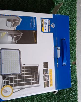faro led solare 2000w  nuovo!