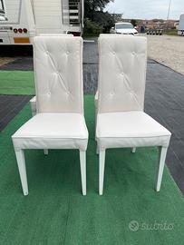 Sedie di legno bianco