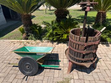Torchio vinario e Pigiadiraspatrice manuale