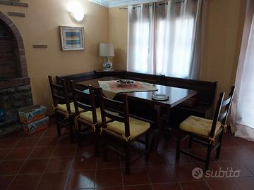 Panca con tavolo in legno + sedie