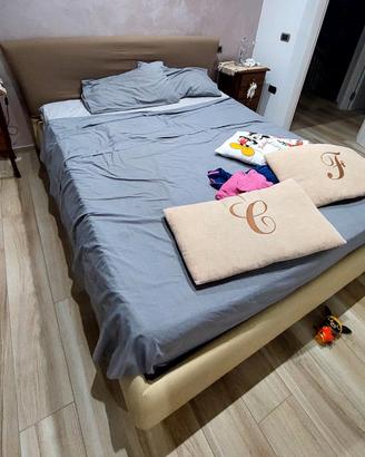 Letto a cassettone matrimoniale in buono stato